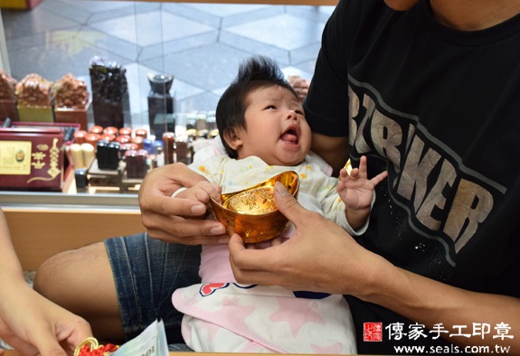 蔡寶寶(台中市北區嬰兒寶寶滿月剃頭理髮、免費嬰兒剃胎毛儀式吉祥話)。中國風會場，爸媽寶貝免費穿「日中韓」古裝禮服。專業拍照、DVD光碟、證書。★購買「臍帶章、肚臍章、胎毛筆刷印章」贈送：剃頭、收涎、抓周，三選一。 2015.11.02 照片13
